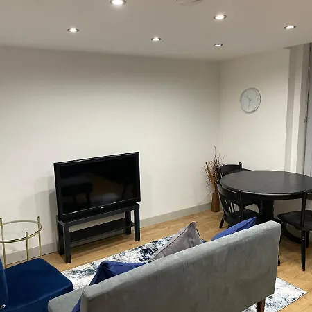 Modern - Two Bed - Apartment Located In The City Of Wolverhampton Exterior photo