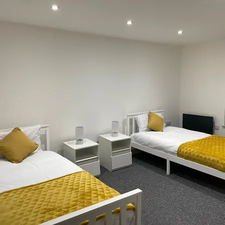 Modern - Two Bed - Apartment Located In The City Of Wolverhampton Exterior photo