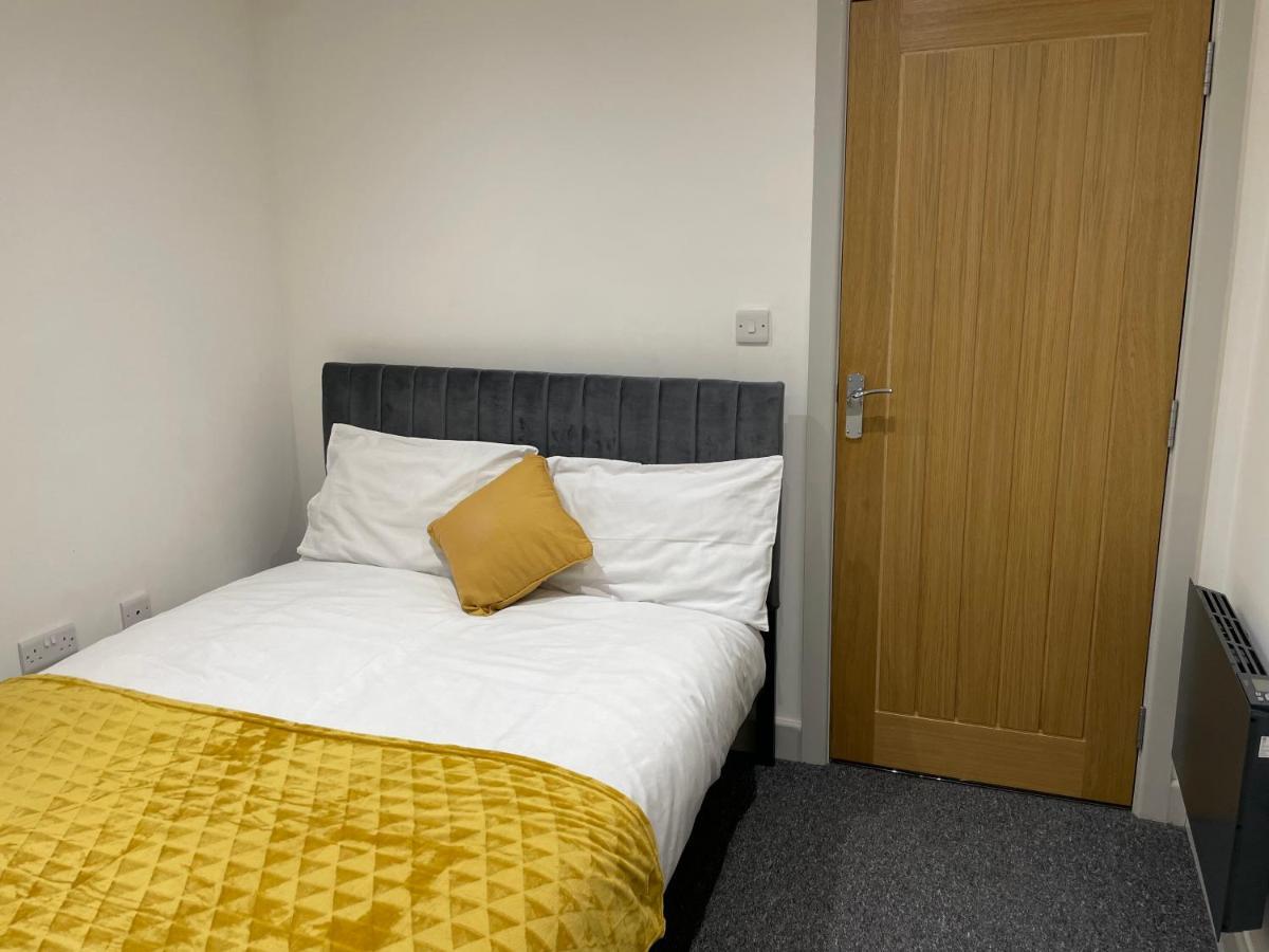 Modern - Two Bed - Located In The Of * Wolverhampton